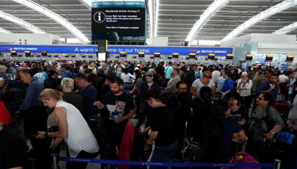 Durante el fin de semana, fallos en el sistema informático de British Airways dejaron varados a 75 mil pasajeros.