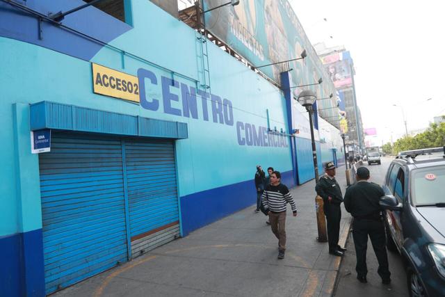 Polvos Azules: centro comercial luce vacío tras enfrentamientos (Foto: Juan Ponce/ El Comercio)