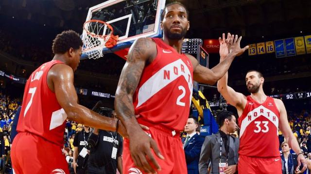 Toronto Raptors se impusieron por 111-110 en el sexto juego ante los Golden State Warriors y se consagraron campeones de la NBA (Foto: EFE)