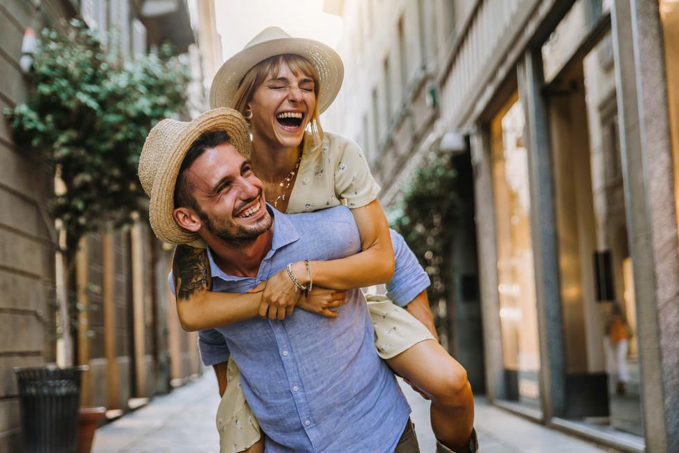 Para disfrutar de una escapada romántica, existen lugares que puedes recorrer como hermosas playas con aguas turquesas o ciudades llenas de cultura que te ofrecen vivir el romance en cada rincón. Aquí te presentamos 10 lugares donde podemos pasar unos días con la persona que queremos para escapar de la rutina. (Foto: Shutterstock)