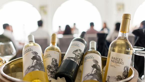 Raíces Negras pertenece a la bodega Viña D'Los Campos del Valle de Cañete. Es solo una de las 28 bodegas que estarán presentes en la sexta edición del Salón del Vino Peruano organizado por Peruvino.