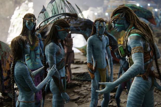 From left to right, the characters of Tsireya (Bailey Bass), Neytiri (Zoe Saldana), Neteyam (Jamie Flatters), Lo'ak (Britain Dalton) and Jake Sully (Sam Worthington).  (Photo: 20th Century Studios)