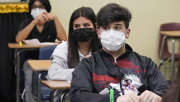 Los estudiantes se sientan en una clase de álgebra en Barbara Coleman Senior High School en Miami Lakes, Florida. (Foto: AP / Marta Lavandier)