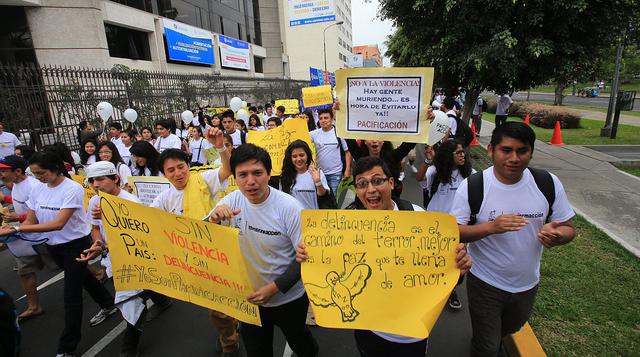 Jóvenes marchan en contra de la violencia [Fotos] - 1