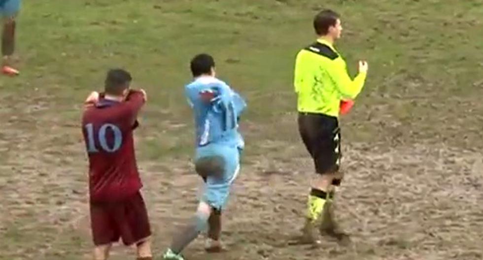 Fútbol Italiano: Terrible agresión a árbitro en partido amateur. (Video: YouTube)
