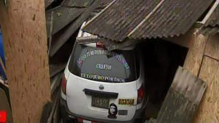 Chorrillos: auto se estrelló contra una vivienda tras caer por pendiente | VIDEO
