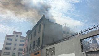 Incendio destruyó varios inmuebles en el Cercado de Lima