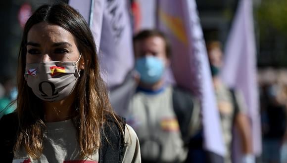 Imagen de las protestas contra el Gobierno español por el manejo de la crisis del coronavirus. (Foto: AFP).