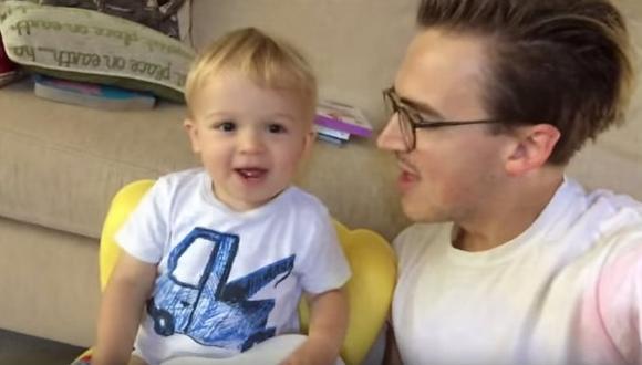 Padre e hijo cantan a dúo tema de Justin Bieber [VIDEO]