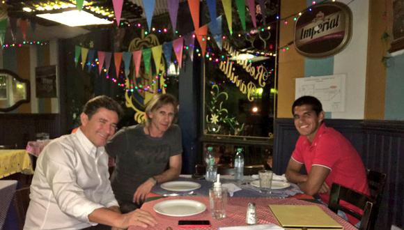 Ricardo Gareca y Sergio Santín, cabezas de la selección peruana, cenaron con Luis Abram en un restaurante. Conversaron de temas referentes a su actualidad en Vélez. (Foto: FPF)