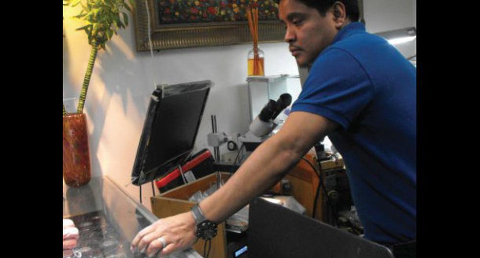 Lázaro Xique ya lleva 14 años en su negocio de artesanías. (Foto: diariodemexicousa.com)