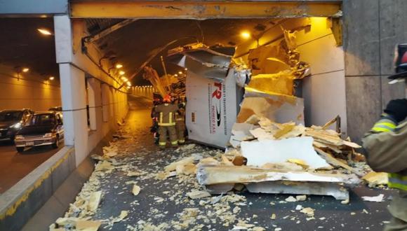 La Policía tuvo que cerrar un carril para atender la emergencia. (Foto: Redes Sociales)