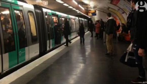 "Somos racistas" cantaban los aficionados del Chelsea al no dejar a entrar a un parisino en el vagón de metro.