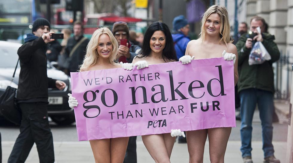 Activistas de PETA protestan desnudas contra el uso de pieles en el marco del inicio de la Semana de la Moda de Londres. (EFE)