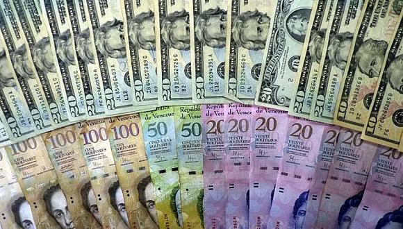 El dólar en el mercado paralelo se cotizó en la jornada previa a&nbsp;3,010.47 bolívares soberanos.<br>(Fuente: AFP)