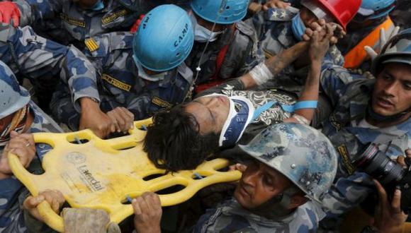 Nepal: Hallan cuatro sobrevivientes a una semana del terremoto