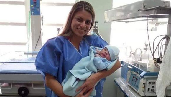 Duque optó por especializarse en ginecología porque el traer bebés al mundo "das una alegría a los familiares". Foto: FELIMAR DUQUE, vía BBC Mundo