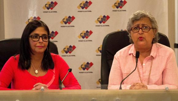 La presidenta de la Asamblea Nacional Constituyente de Venezuela (ANC), Delcy Rodríguez (i), y la presidenta del Consejo Nacional Electoral (CNE), Tibisay Lucena (d). (Foto: EFE/Cristian Hernández)