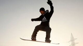 El snowboard aleja a los jóvenes afganos de las desgracias de la guerra
