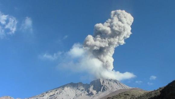 Moquegua: volcán Ubinas registró importante emisión de ceniza