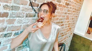 Thalía y su divertido video comiendo una dona 