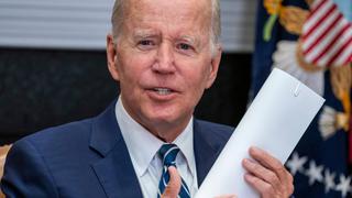 Biden pide combatir a traficantes de personas tras hallazgo de 51 migrantes muertos en camión en Texas