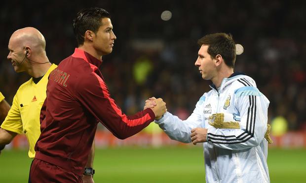 Cristiano Ronaldo y Lionel Messi, una rivalidad de larga data. | Foto: AFP