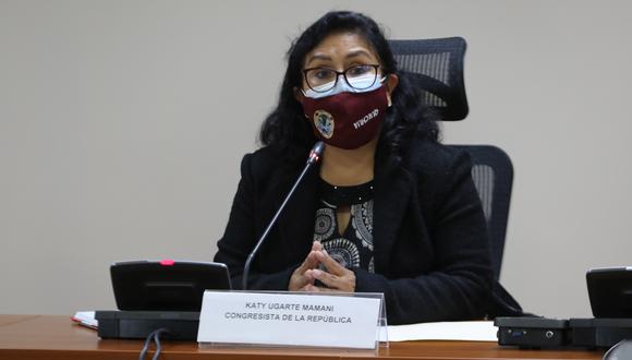 Katy Ugarte indicó que va a evaluar su renuncia a la bancada oficialista. (Foto: Congreso)