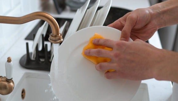 No hay nada mejor que lavar los platos en el mismo momento en que los has usado. (Foto: Pexels)