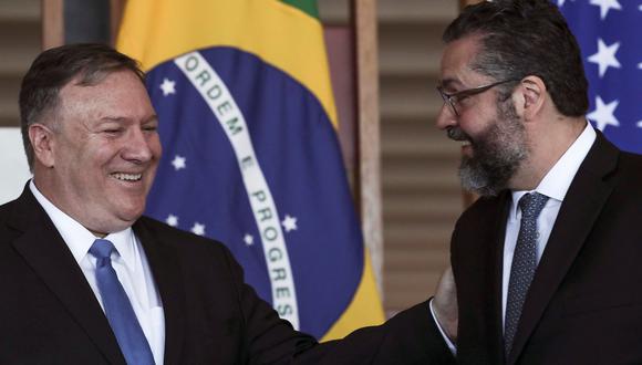 El secretario de Estado de Estados Unidos, Mike Pompeo, se reunió con el canciller de Brasil Ernesto Araújo. (Foto: Reuters)