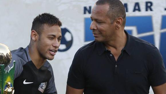 El progenitor de Neymar aseguró que su hijo es inocente. (Foto: AFP)