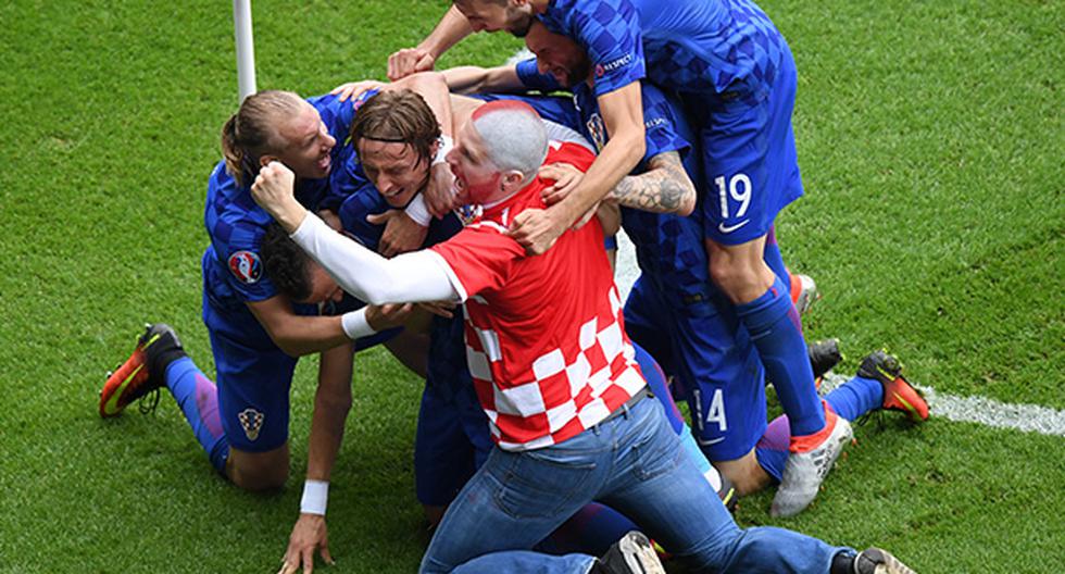 Este hincha sorprendió a todos mientras la selección de Croacia celebraba su gol. (Foto: EFE)