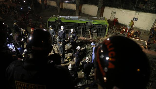 Un día como hoy de hace un año, pasadas las 5 de la tarde, el vehículo de la empresa Green Bus cayó en la ladera del cerro San Cristóbal, dejando 10 muertos y más de 50 heridos. (Foto: El Comercio)