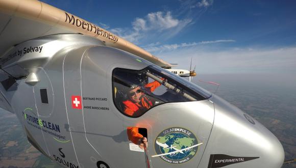 Solar Impulse 2 sigue travesía y aterriza en Pensilvania