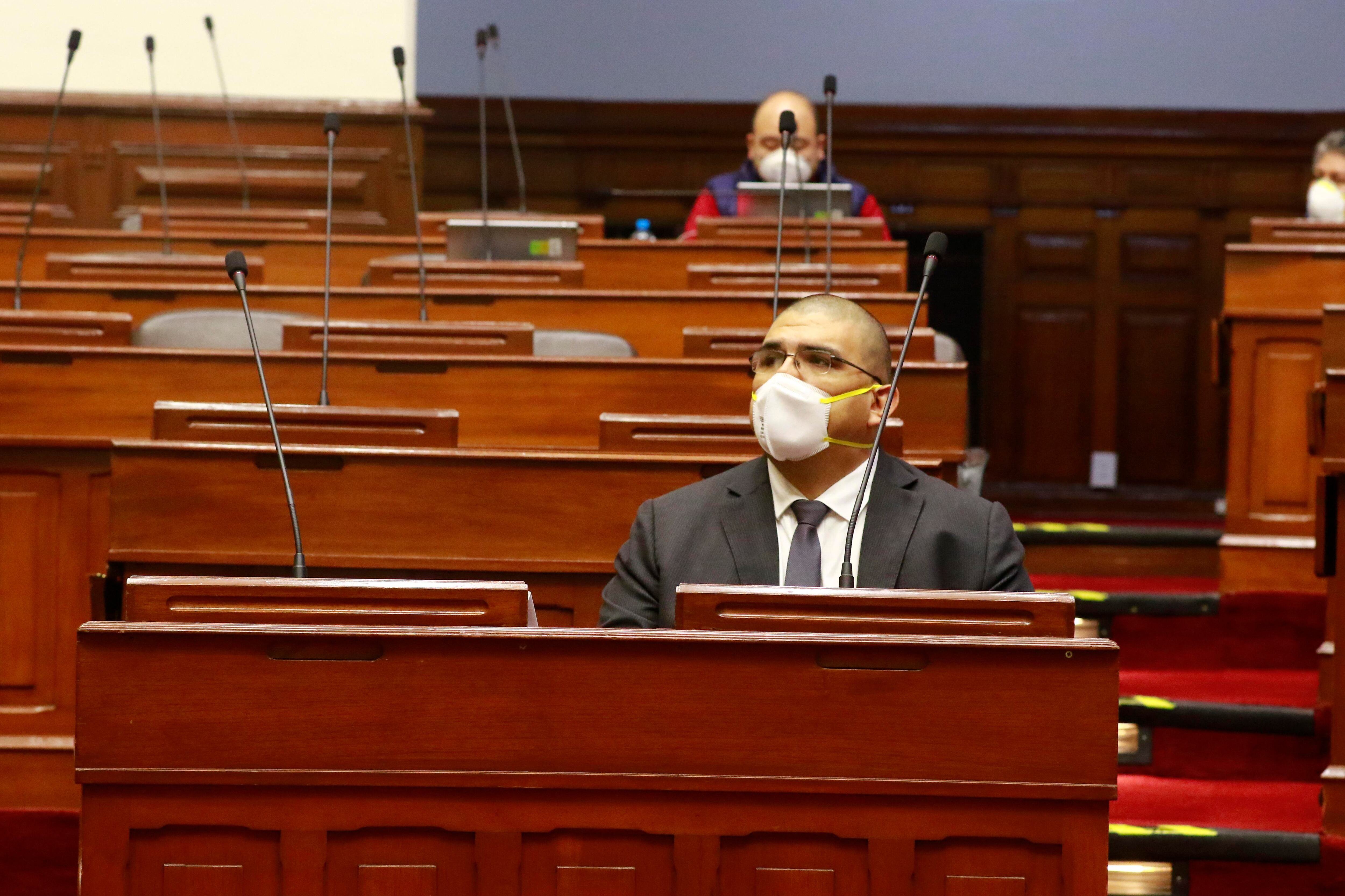 El ministro de Justicia y DD.HH., Fernando Castañeda, afirmó que su cargo está a disposición del presidente Martín Vizcarra, tras la muerte de nueve reos en el penal de Castro Castro.  (Foto: Congreso)