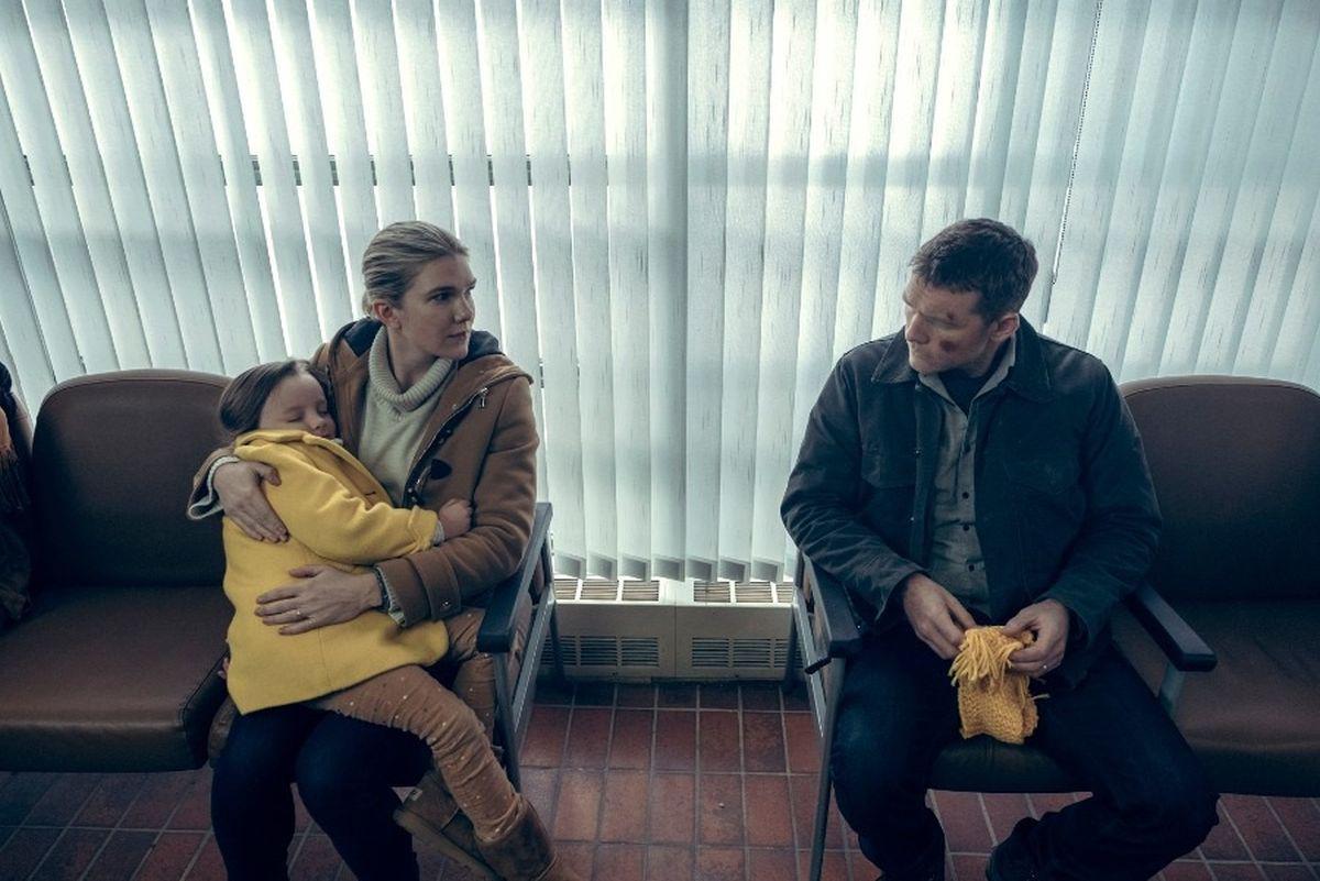 "Fractura" tiene como protagonistas a Sam Worthington, Lily Rabe, Stephen Tobolowsky, Adjoa Andoh y Lucy Capri. (Foto: Netflix)