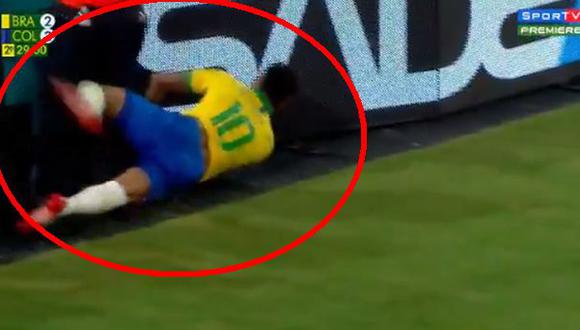 Youtube | Neymar se fue de cara contra panel luminoso en el Brasil vs. Colombia | VIDEO. (Foto: Captura de pantalla)