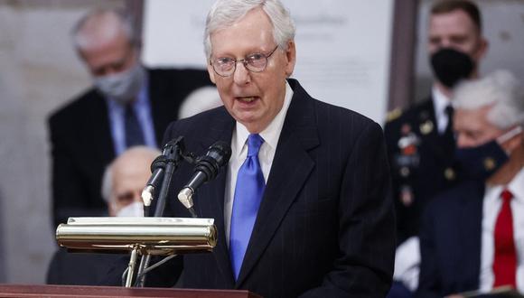 El líder de los republicanos en el Senado, Mitch McConnell, criticó al Comité Nacional Republicano por amonestar a dos legisladores de su partido que investigan el asalto al Capitolio. (Foto: Jonathan Ernst / AFP)