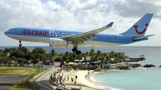 ¡Increíble! En esta playa los aviones aterrizan a metros del mar