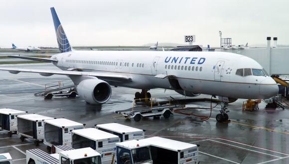 United Airlines informó que el vuelo aterrizó en Newark con una hora y media de retraso debido al incidente. (Foto: AFP/archivo).