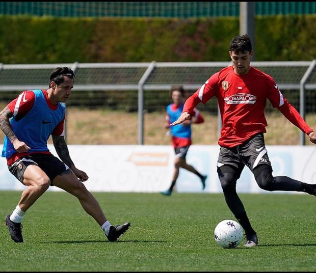 Gianluca Lapadula en el entrenamiento de este martes con su club | Foto: Benevento