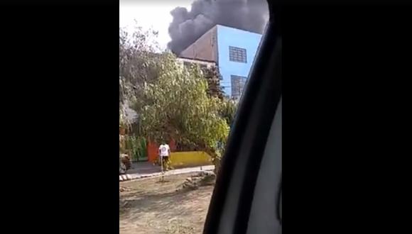 Se reporta un incendio en un edificio en la avenida 1 de Mayo en El Agustino. (Captura: Facebook)