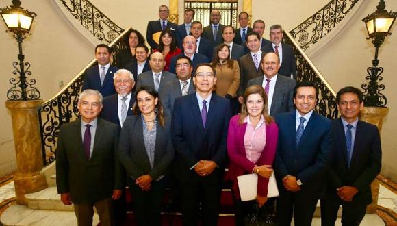El presidente Martín Vizcarra se reunió este miércoles con los integrantes de la bancada de Peruanos por el Kambio en Palacio de Gobierno. (Foto: Difusión)