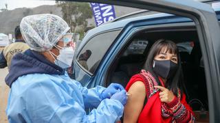 Vacunatón: presidenta del Congreso, Mirtha Vásquez, recibió la primera dosis de la vacuna contra el COVID-19 