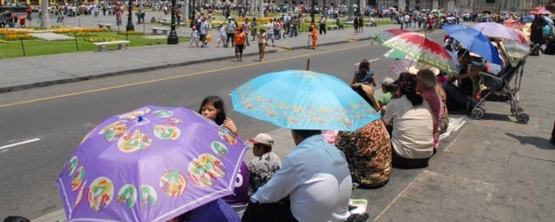 Entre golpes de calor y fuertes lluvias: el desafío de los ciudadanos por las intensas temperaturas en Lima y el norte del Perú