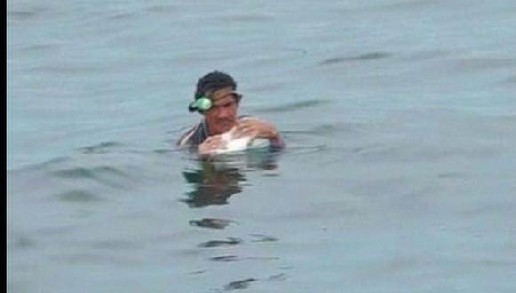 Pasó dos días flotando en el mar abrazado a un plástico [VIDEO]