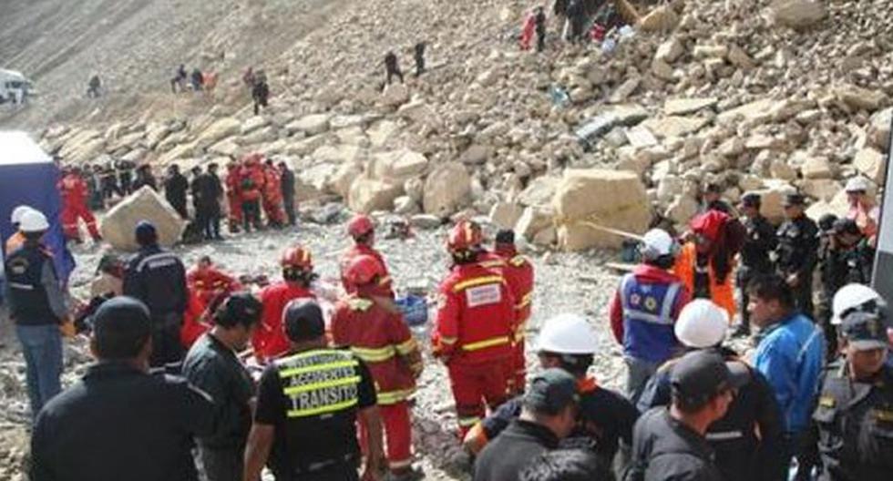 Rescatan a fallecido por derrumbe en Churín. (Foto: Medios)