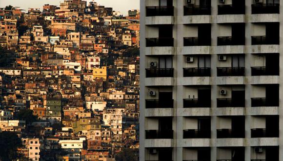 La alarma se encendió en Río de Janeiro después de conocerse el primer caso de coronavirus en la favela Ciudad de Dios; cumplir las normas de distanciamiento allí es imposible. Foto: AFP