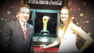 Famosos peruanos se fotografiaron con la Copa del Mundo