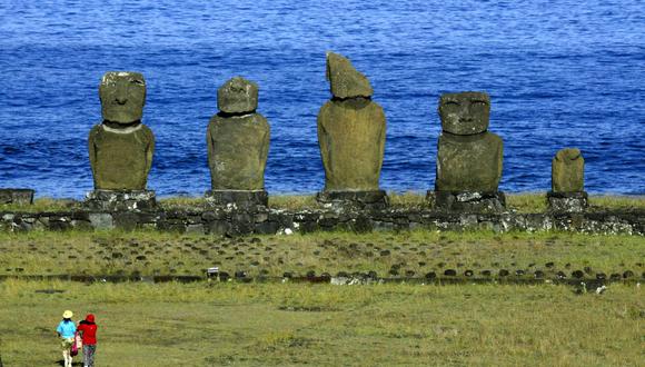 Rapa Nui es otro de los nombres que lleva la Isla de Pascua. En la foto se ven los famosos moái. AFP